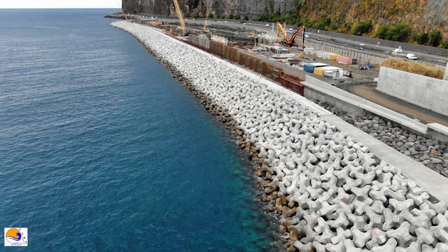 ACCROPODE ™ II  cassés broken breakages expertise certification breakwater solution CLAS NRL Nouvelle Route du Littoral