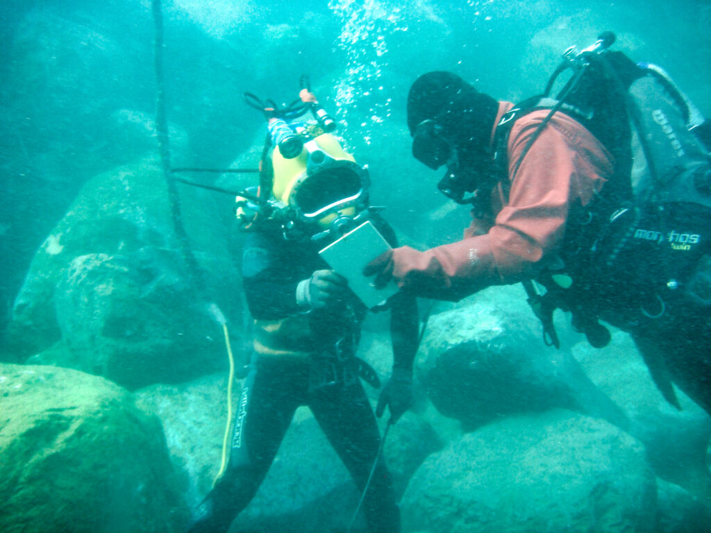 Real-time guidance from a CLAS inspector to a diver installing ACCROPODE™ units in Ras Laffan, Qatar