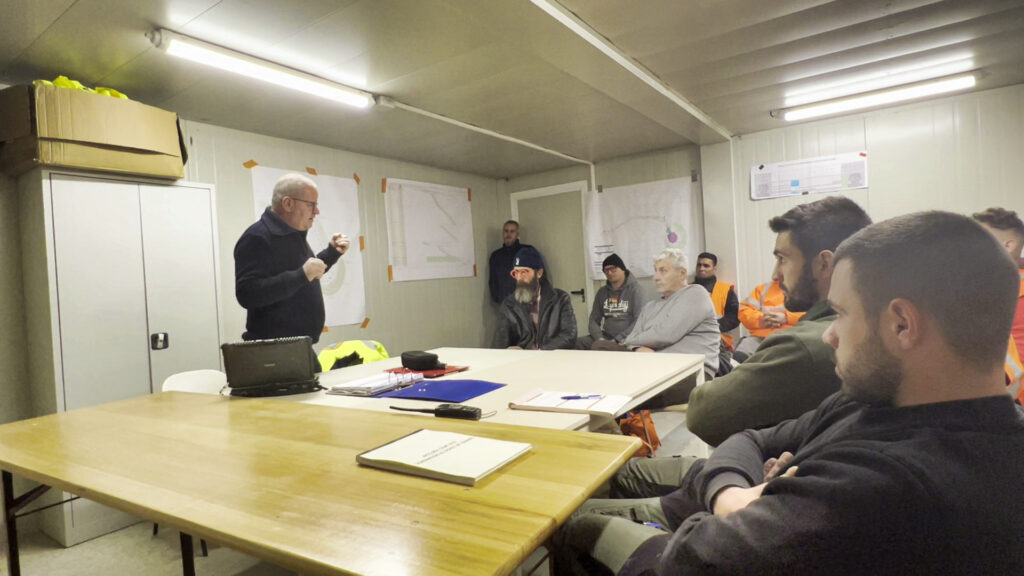 Consultant CLAS en formation technique avec l’équipe de chantier