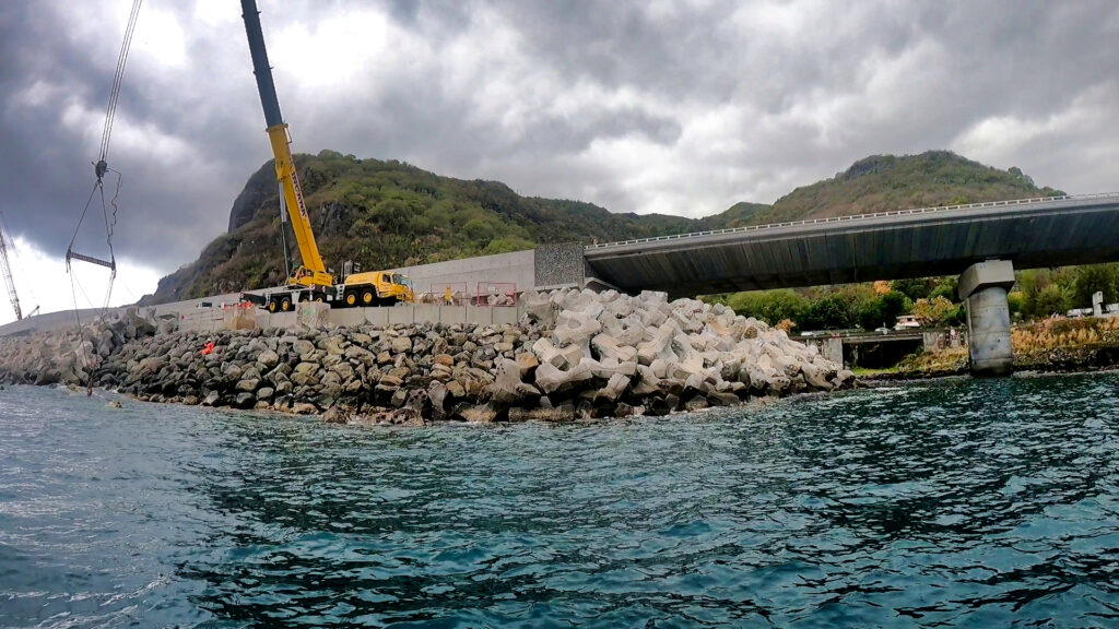 Reprise et démontage de blocs sur la digue de la NRL