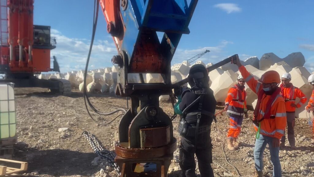 Démontage définitif du système Posibloc sur le chantier de Port-La-Nouvelle.
