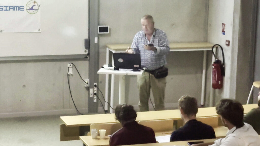 CLAS présentant son expertise en digues monocouches lors des Journées Génie Civil et Génie Côtier à Anglet