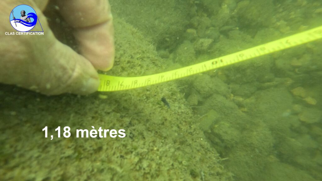 Mesure sous-marine par plongeur confirmant un trou d’un mètre