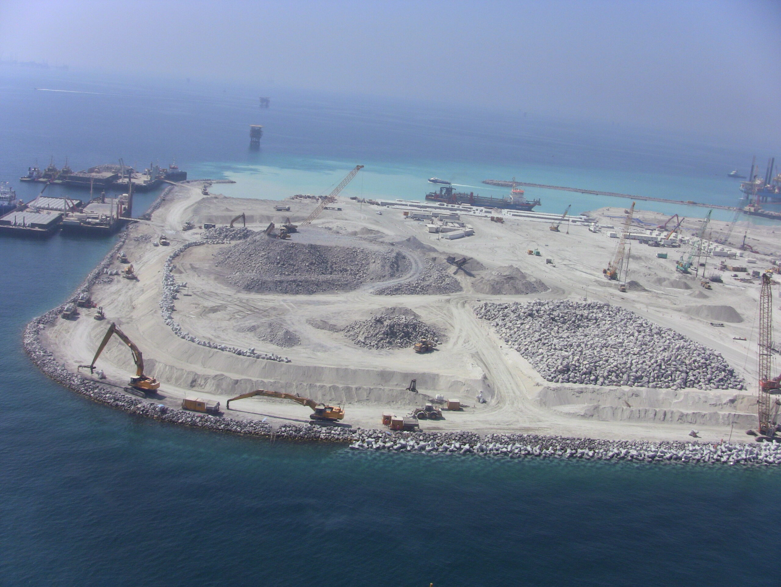 Île de Zakum – vue aérienne d’une digue certifiée par CLAS