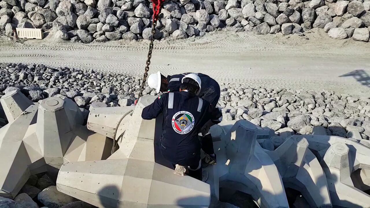 CLAS formant les plongeurs koweïtiens sur le talus d’essais à Al-Zour