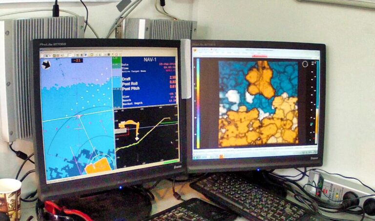 Vue Echoscope affichée pour le grutier, montrant en 3D la position du bloc artificiel pendant la pose sous-marine.