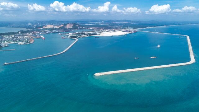 Vue aérienne de la digue de Kuantan inspectée par CLAS