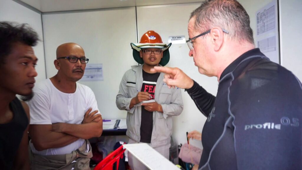 CLAS forme les plongeurs malaisiens à Kuantan pour le contrôle de la carapace