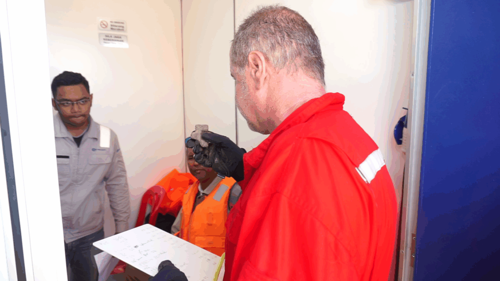 CLAS inspector assisting the team installing ACCROPODE™II units in Kuantan, Malaysia with real-time guidance