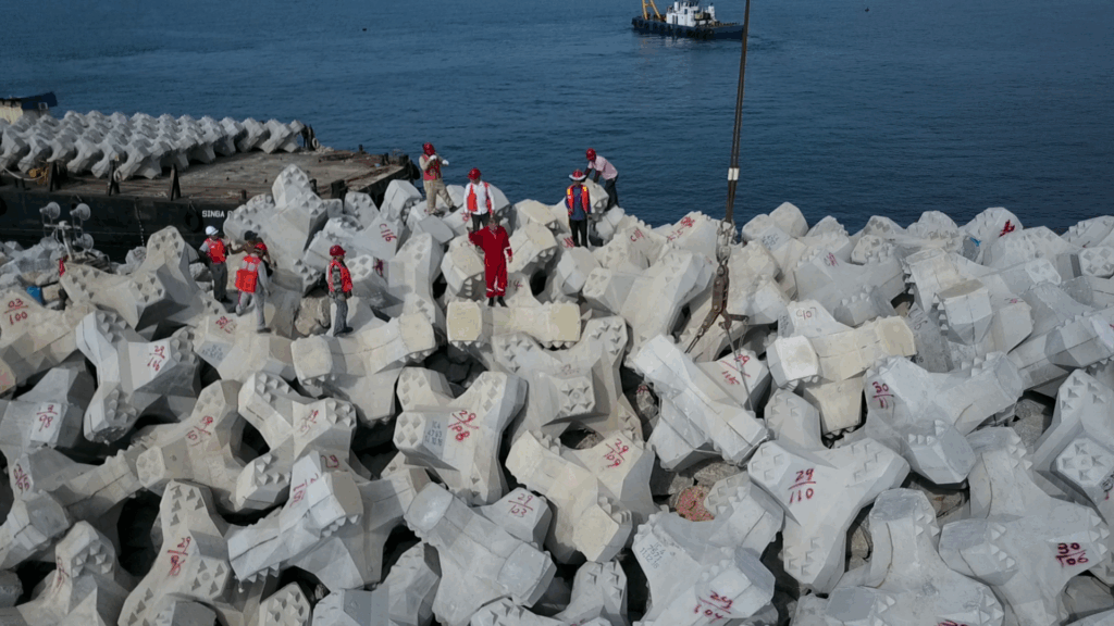 Optimisation of ACCROPODE™II crest placement with local correction without dismantling under CLAS supervision in Kuantan, Malaysia