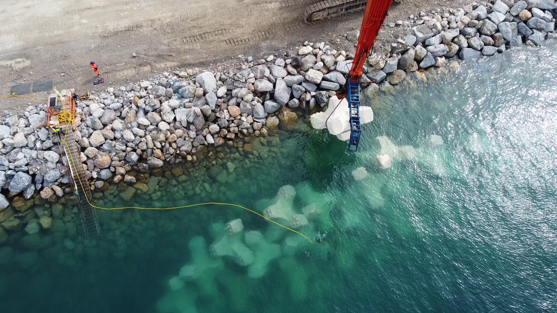 Pose de blocs en urgence par CLAS à Port-la-Nouvelle