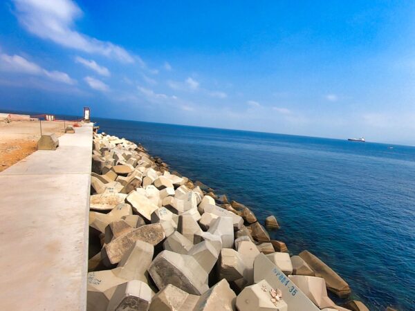 Carapace en blocs artificiels de la marina de Beyrouth certifiée par CLAS après validation de l’imbrication, de la stabilité et de la dissipation d’énergie.