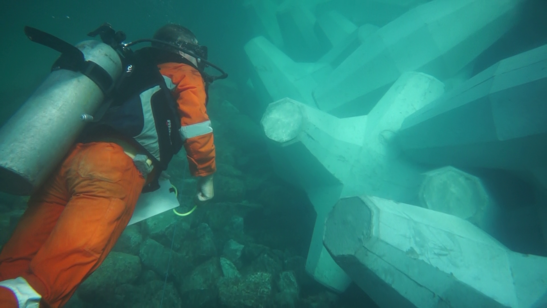 CLAS contrôle la pose des blocs sur le chantier de Barakah