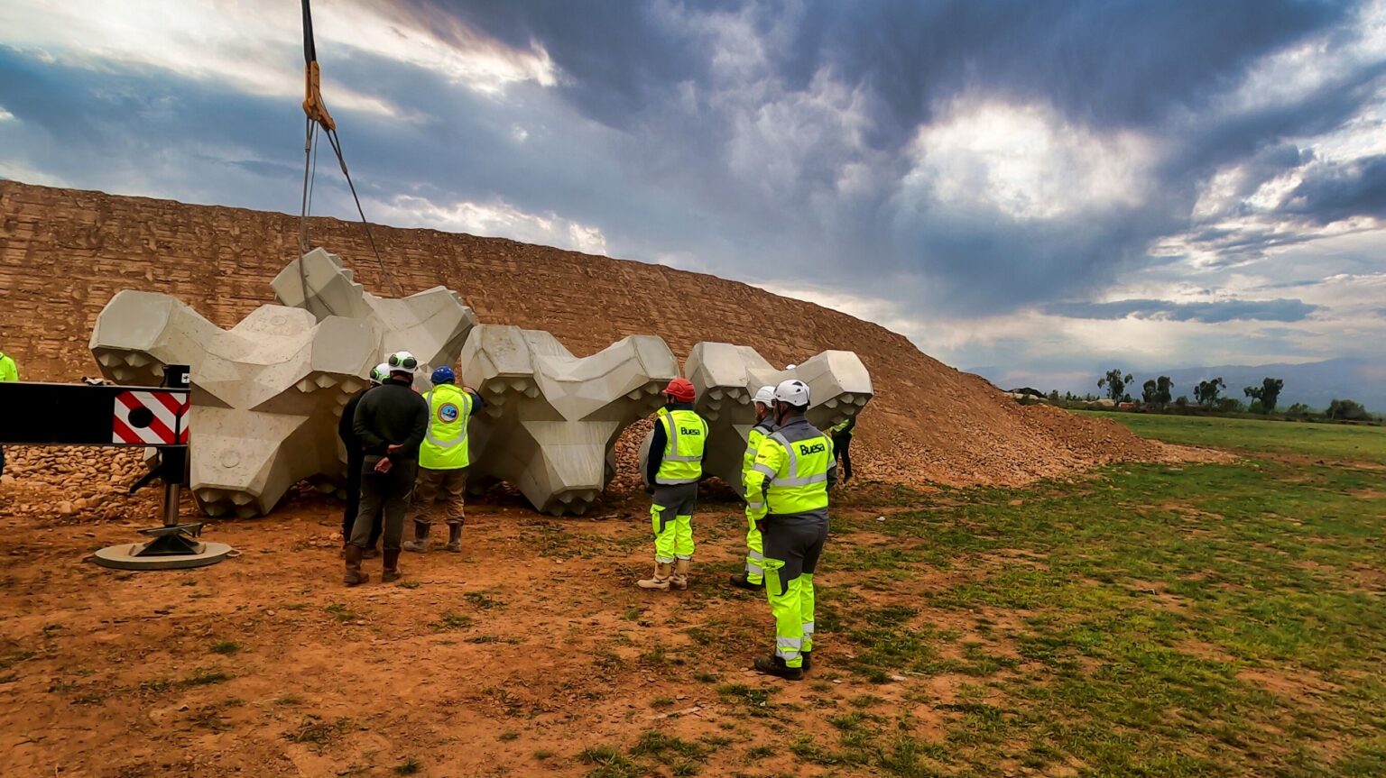 CLAS formant les équipes de pose sur le talus d’essais à Bastia