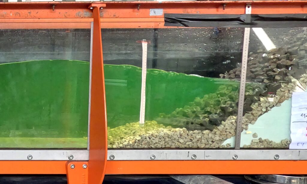 STARBLOCK™ assurant la butée de pied en remplacement des enrochements naturels pour stabiliser le pied de talus.