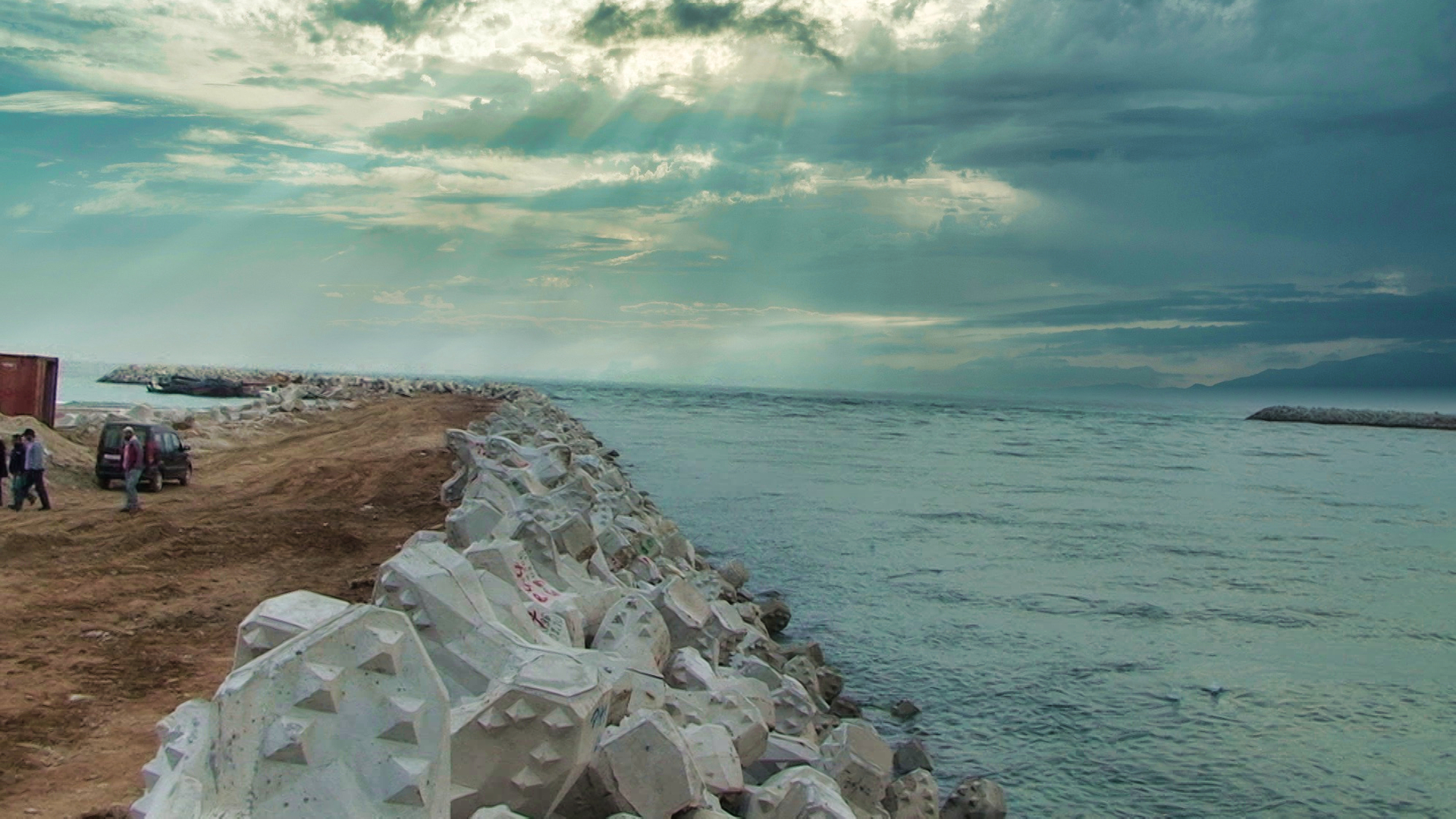 Vue d’une digue de Marchica certifiée par les experts CLAS après contrôle complet de la carapace et des blocs.