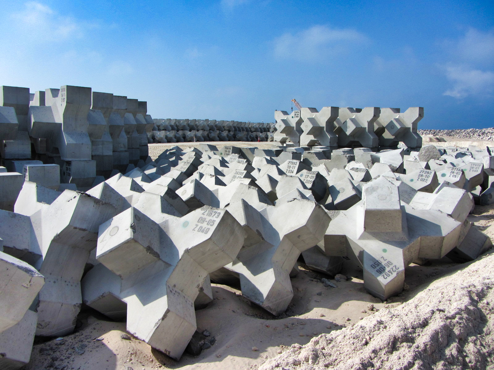 Stockage des blocs artificiels sur Upper Zakum Middle Island, contrôlé et certifié par les experts CLAS.