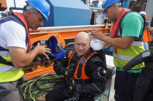 Plongeur CLAS effectuant une inspection sous-marine sur une digue ACCROPODE™II à Constanța, Roumanie