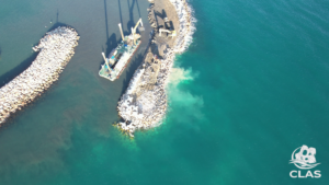 Vue aérienne de l’avancement de la construction de la digue d’Argelès