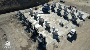 Blocs BS2 en béton séchant après leur décoffrage sur le chantier d’Argelès