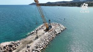 Avancement de la pose des blocs BS2 sur la carapace monocouche de la digue d’Argelès