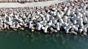 Raccordement entre les carapaces en blocs BS2 et BS1 sur la digue d’Argelès