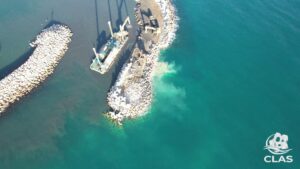 Vue aérienne de la digue d’Argelès pendant sa construction