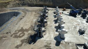 Blocs BS2 en béton en cours de séchage après leur fabrication à Argelès