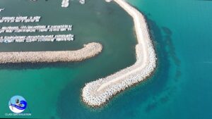 Digue d’Argelès achevée vue par drone avec sa carapace monocouche en blocs BS2