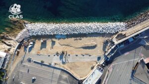 Vue par drone de la digue achevée en blocs BS1 à L’Île-Rousse